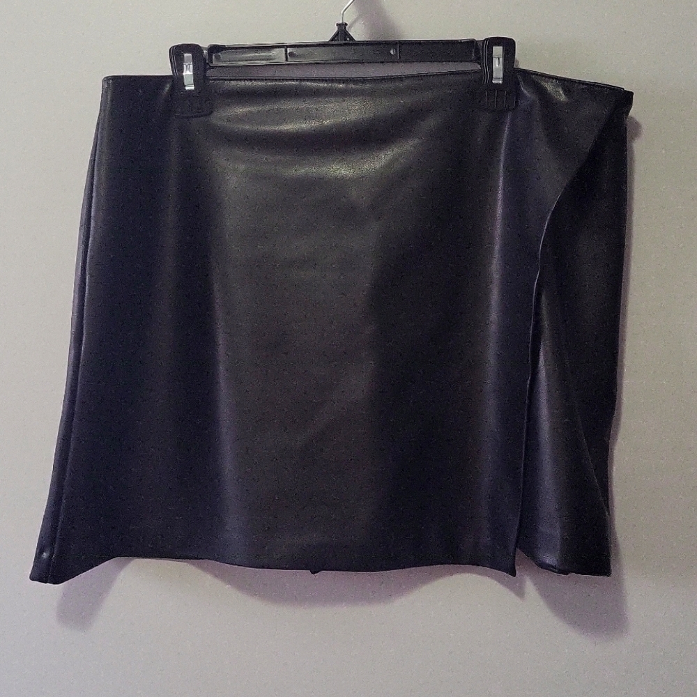 Abercrombie and Fitch  leather skort size XL